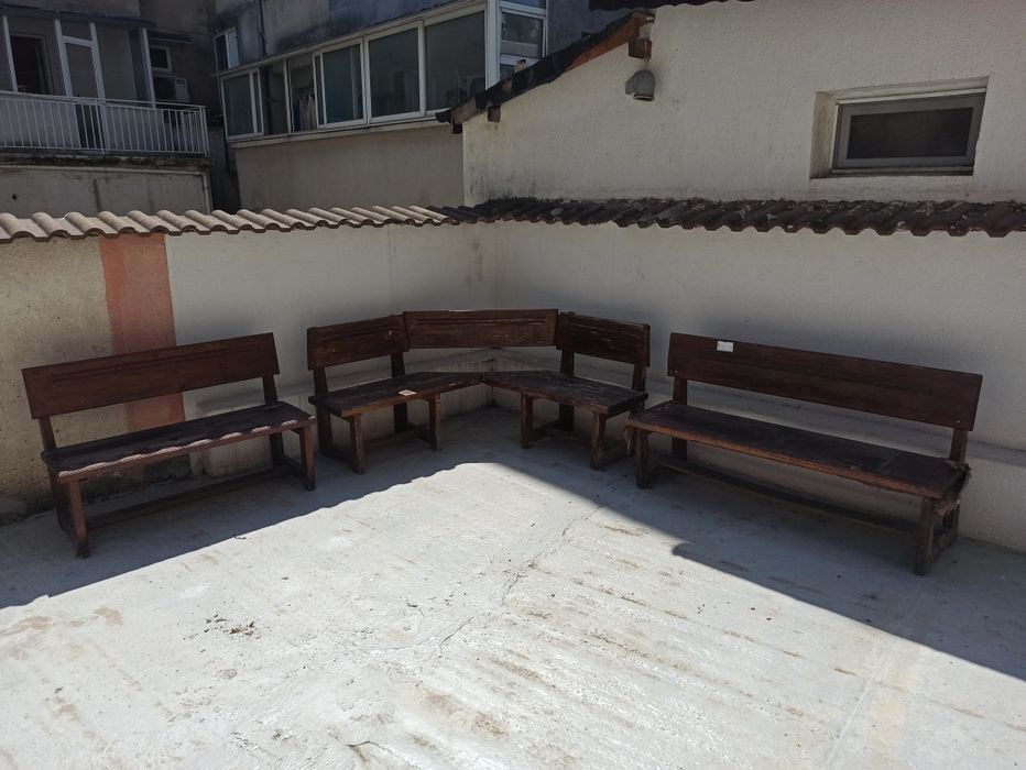 Дървени пейки два вида