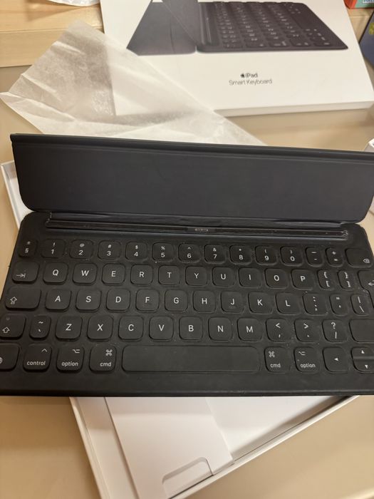 Apple Smart Keyboard