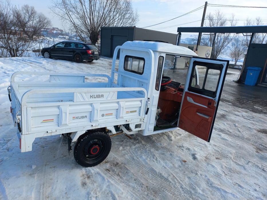 Triciclu electric cu cabină