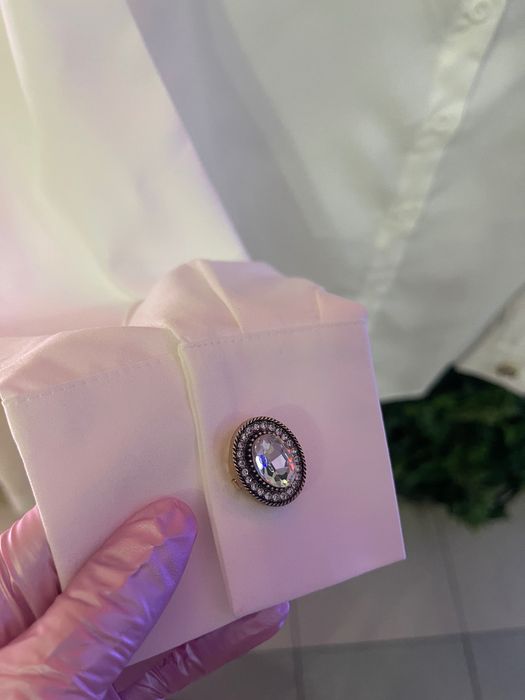 Елегантни бели ризи