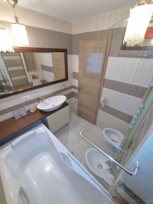 Inchiriez apartament