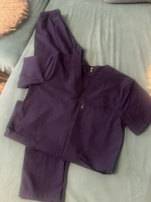 Продам медицинский костюм