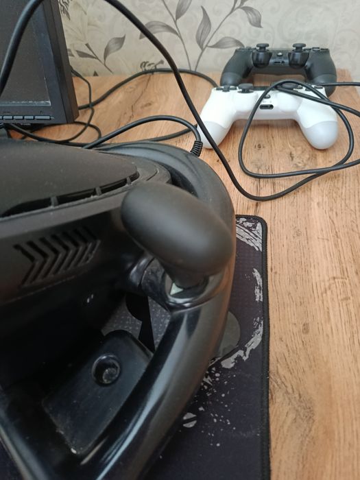 Срочно продаю игровой руль