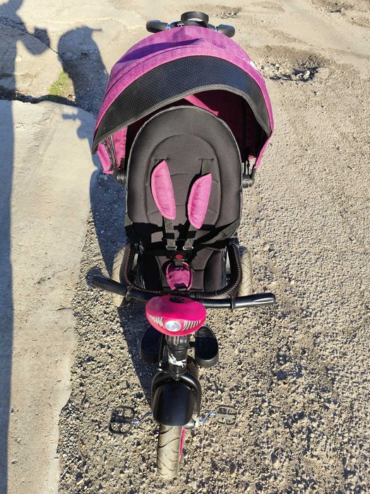 Продавам триколка за момиче.