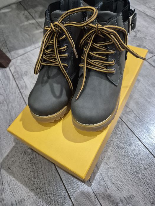 Продам детские полуботинки