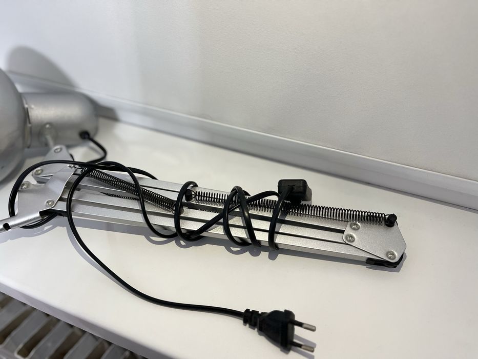 Продается настольная лампа