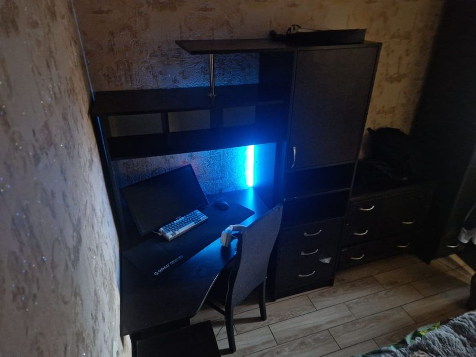 Письменный стол очень удобный