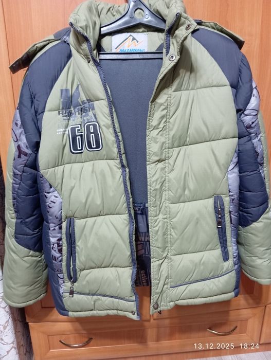 Продам детскую куртку