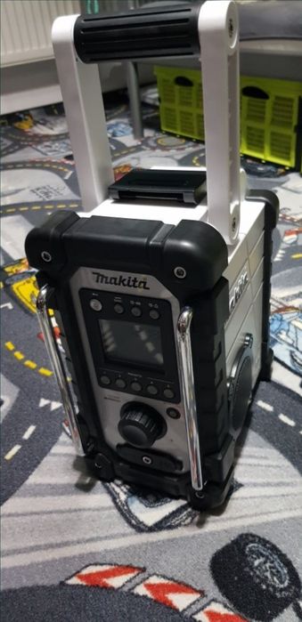 Vand Radio Boxa MAKITA DMR107 pret 700 lei