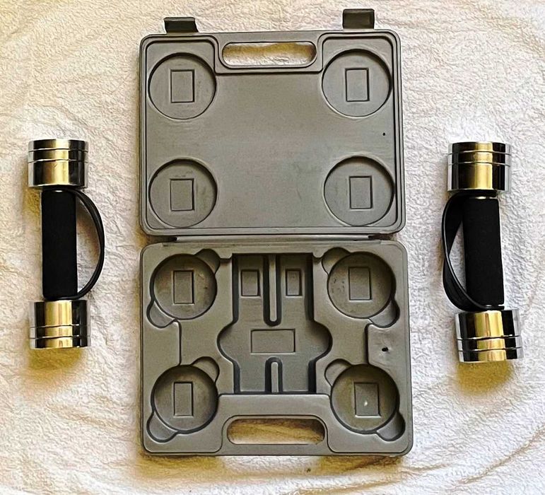 Set complet de doua gantere in cutie originala o gantera cantareste 2,5 kilograme