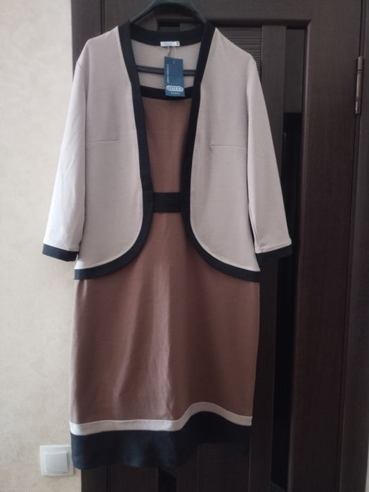 Продам женское платье.