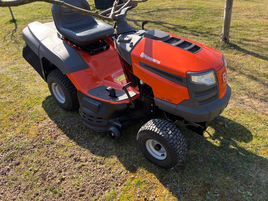 Tractoras Tuns Iarba/Gazon*Husqvarna*An 2022*