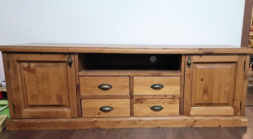 Vând vitrina si comoda tv din lemn masiv