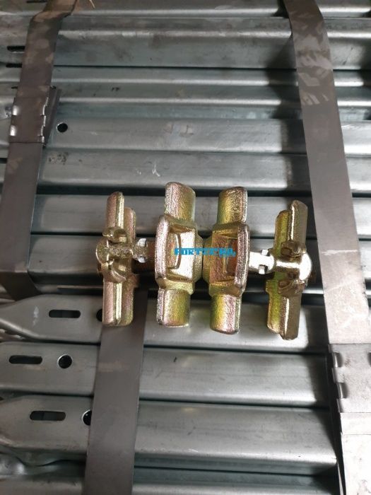 Picior reglabil pentru schela vopsit