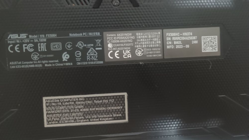Laptop DEFECT cu placa video rtx 3050 , procesor i5 11400h