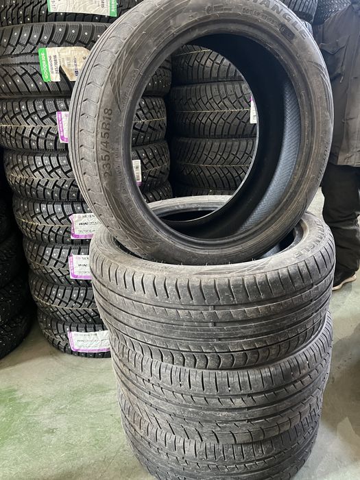 Продам шины на 235/45/18