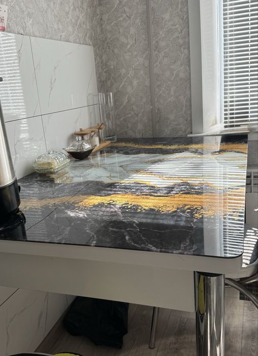 Продается кухонный стол 170*80