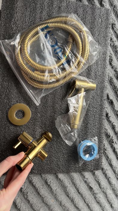 Продам холодный кран для бидэ, золотой