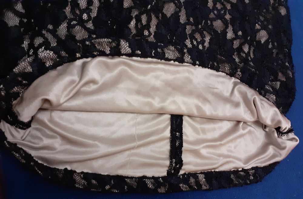 Дамска рокля с дантела