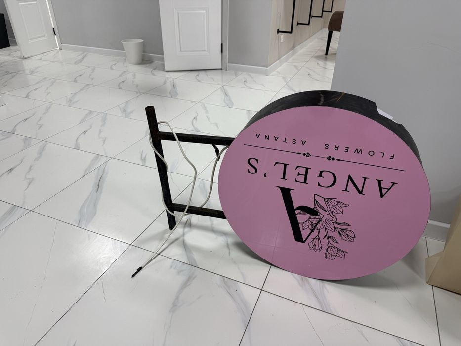 Лайтбоск 70*70 требует ремонта