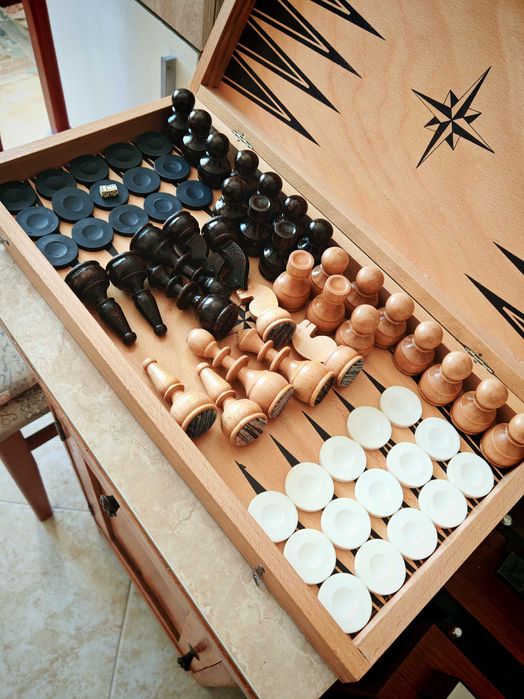 Голяма Нова Качествена Шах Табла с Кокалени Зарчета