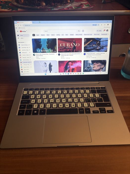 Laptop Slim Samsung gri nou