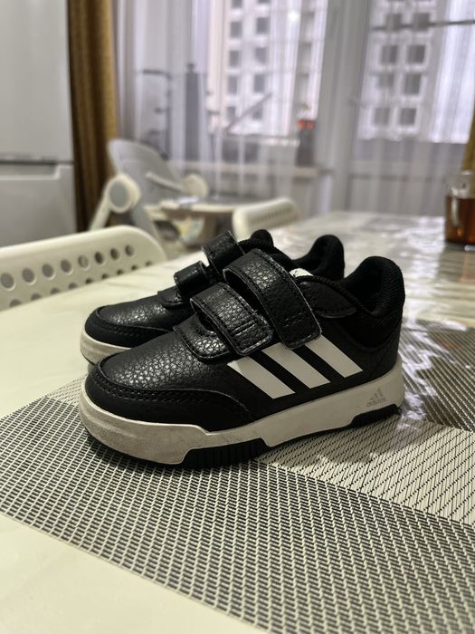 Кроссовки adidas