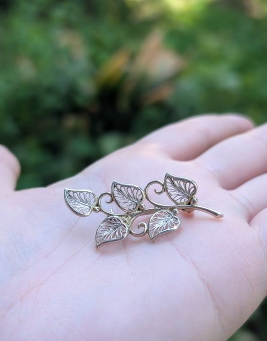 Veche brose model filigran, floral, Argint 835, Germania