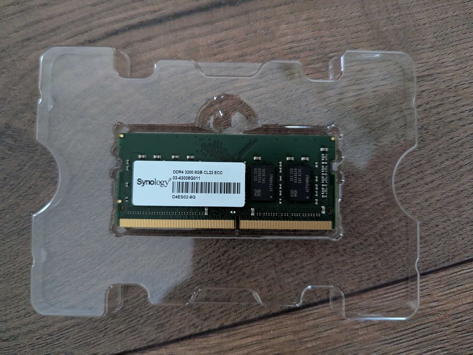 Synology DS1823xs+ NAS с пълен комплект дискове и RAM