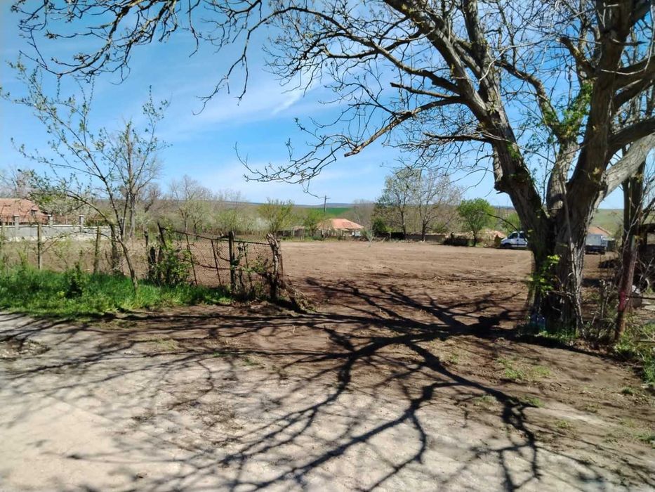 Голям, красив строителен парцел с разрешение за строеж на бунгало