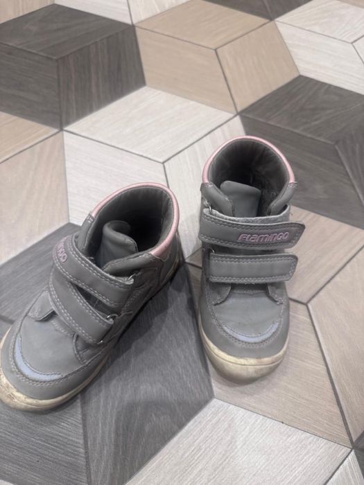 Отдам обувь за коробку конфет