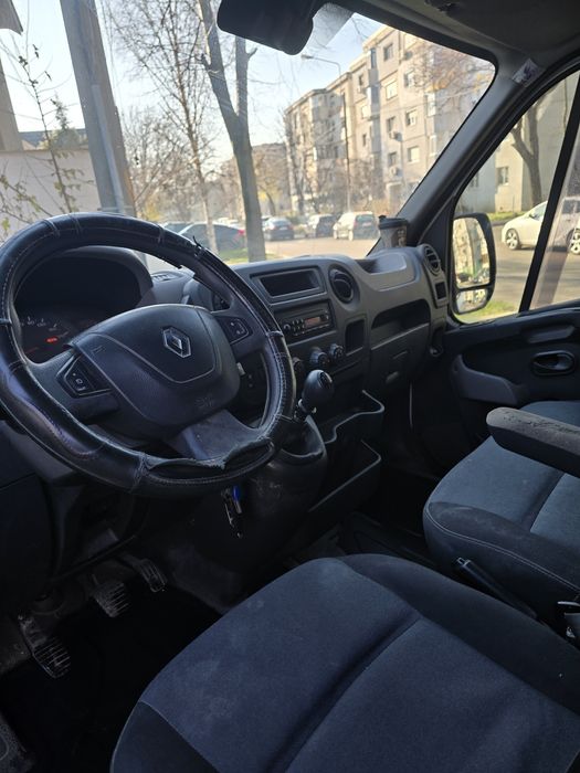 Închiriez microbuz 8+1 renault master 2014