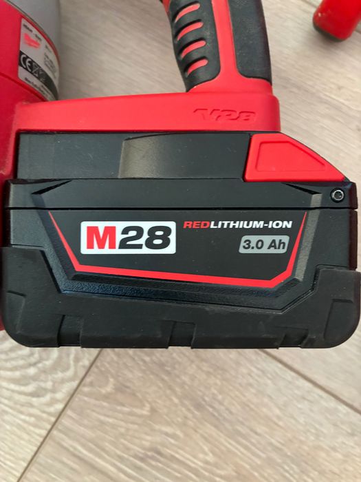 Акумулаторен Перфоратор Milwaukee 28V