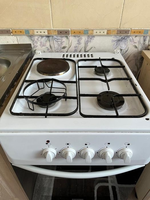 Продам газовую плиту