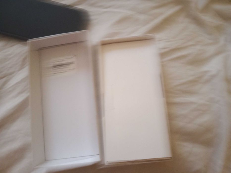 Продавам спешно Honor 200 lite