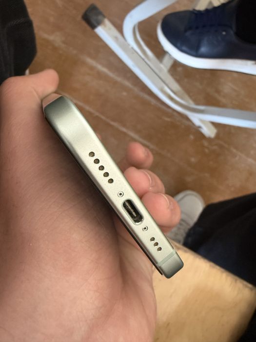 iPhone 15 green ideal holatda