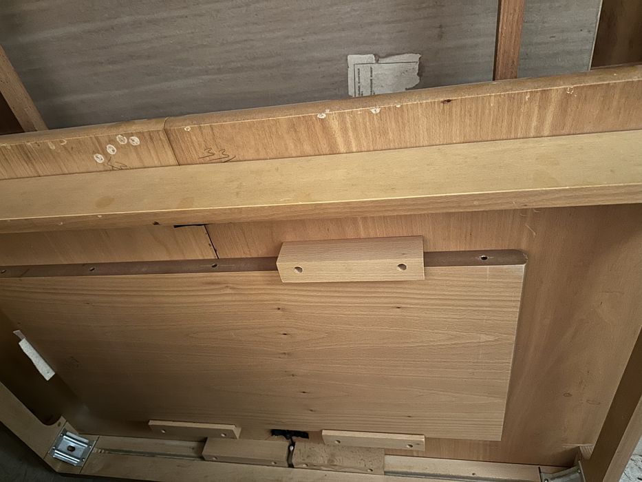 Стол кухонный  деревянный