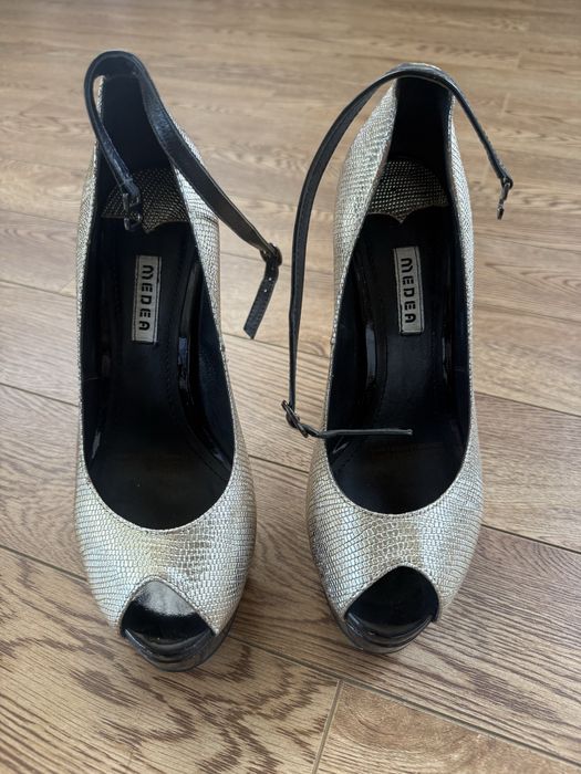 Шикарные туфлики в идеальном состояние