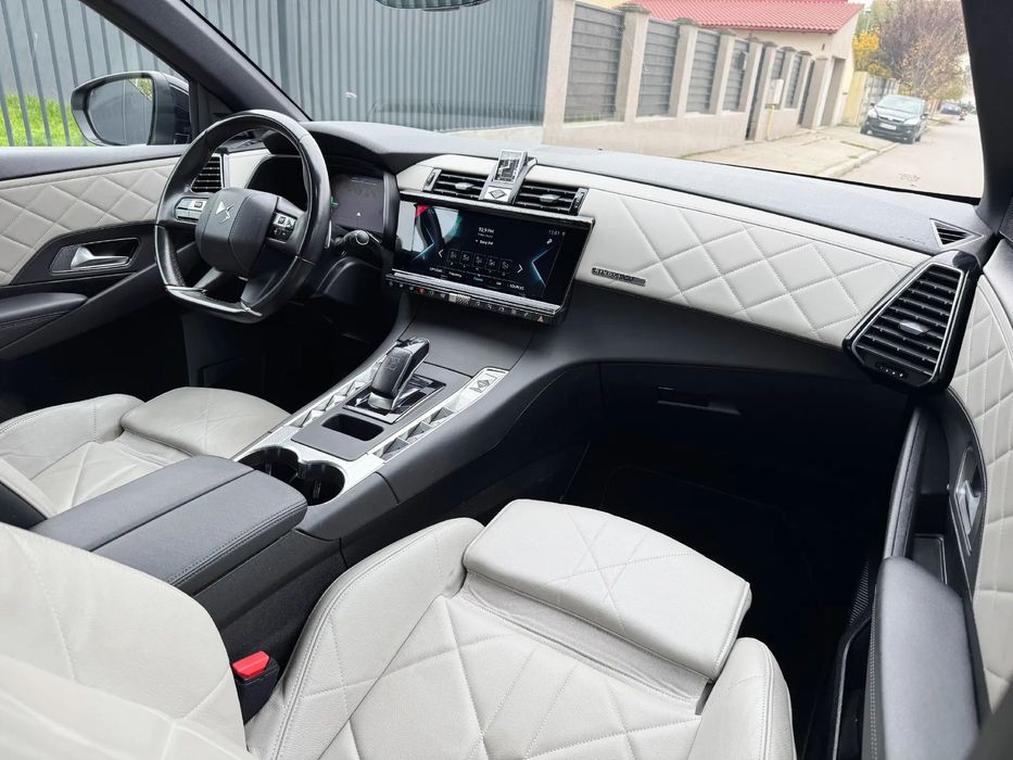 DS Automobiles DS 7 Crossback Editie Rivoli, Tractiune 4x4, 300cp, Distornic Plus, Unic Propietar