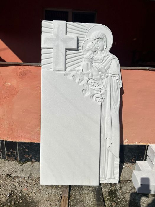 Vând cruci marmura , granit , mozaic