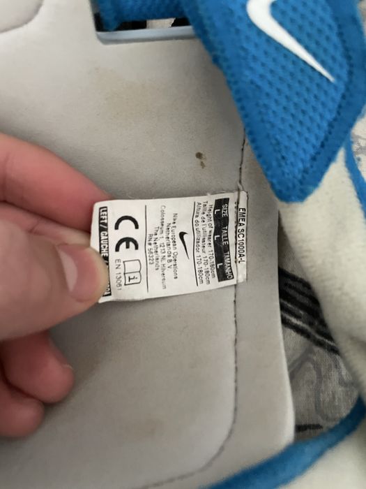 Продавам футболни кори на umbro и на nike