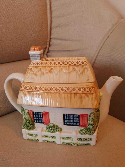 Порцеланов чайник "Къща"