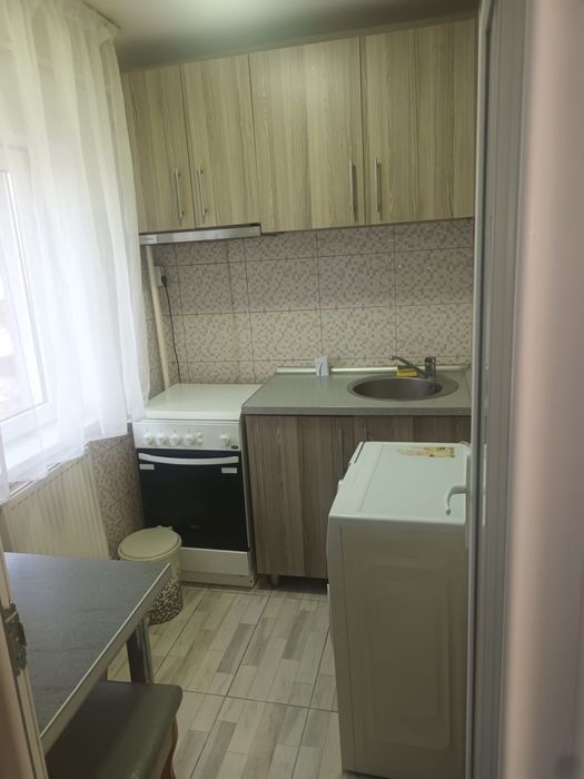 Închiriez garsonieră- zona Zahana