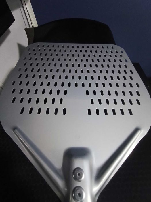 Lopata de pizza  Hendi, patrata perforata cu maner scurt, 355x710 mm