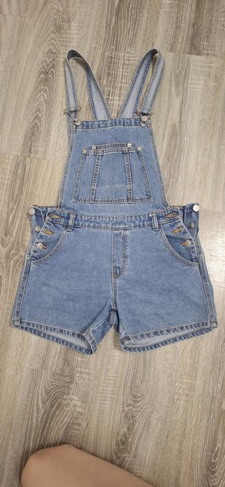 Salopeta de blugi cu pantalon scurt