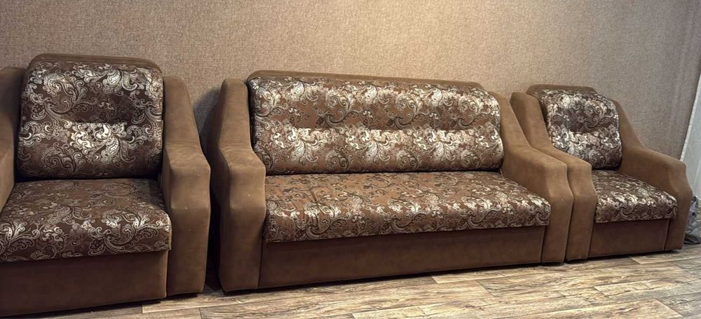 Диван тройка.2 маленький расскладывается