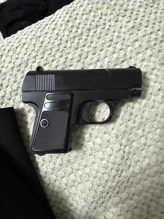 пистолет мощный.