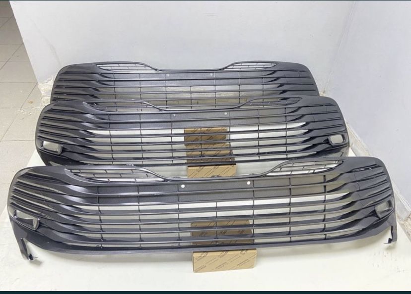 Решетка в бампер Камри 70 75 euro, usa