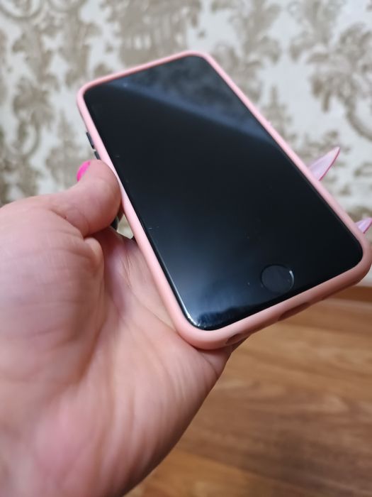 Продам айфон 7 состояние идеальное все оригинал в ремонте не был