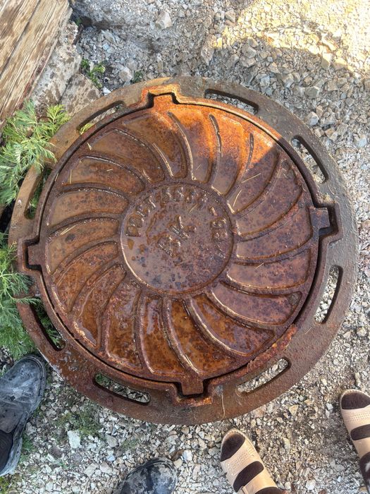 Канализационный люк